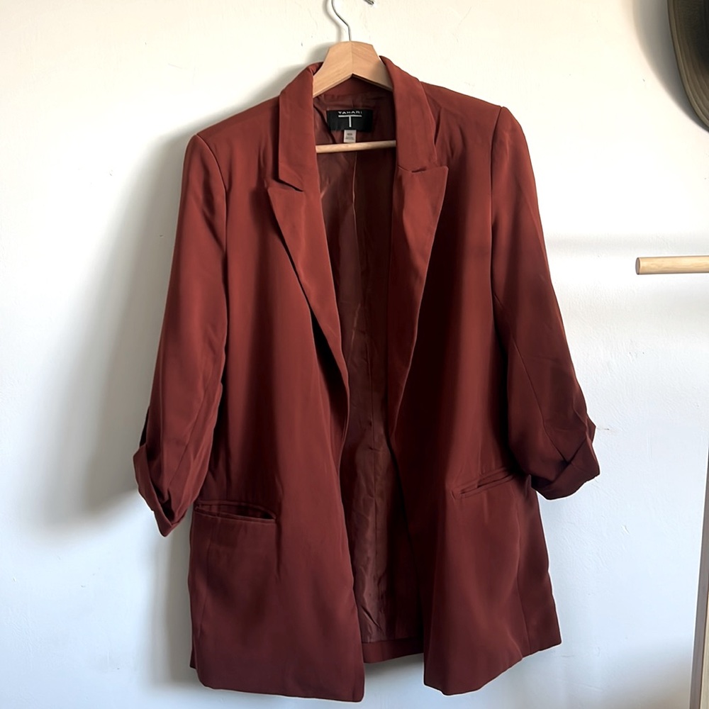 Tahari oversized blazer, Medium. Gold button detail. Oversize fit. Rust brown
